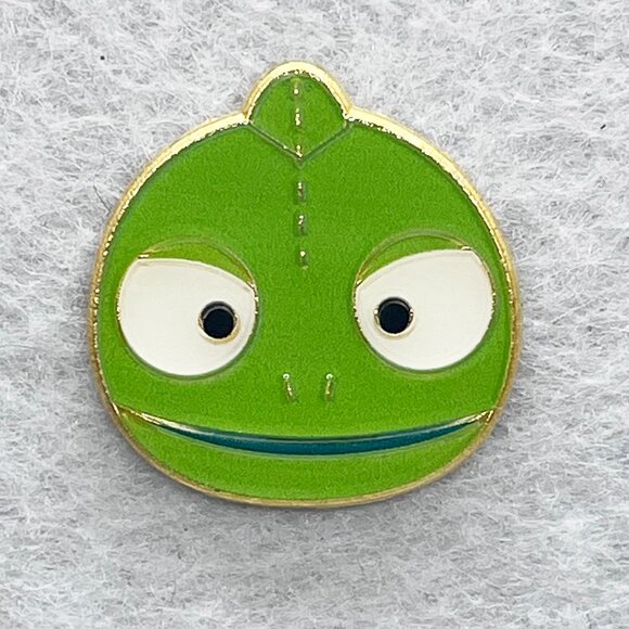 🔮 5/$25 Disney Tangled Pascal Tsum Tsum Pin - Picture 1 of 2